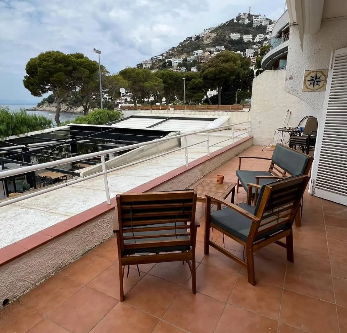Precioso Apartamento Moderno En Primera Linea Del Mar Roses Spain