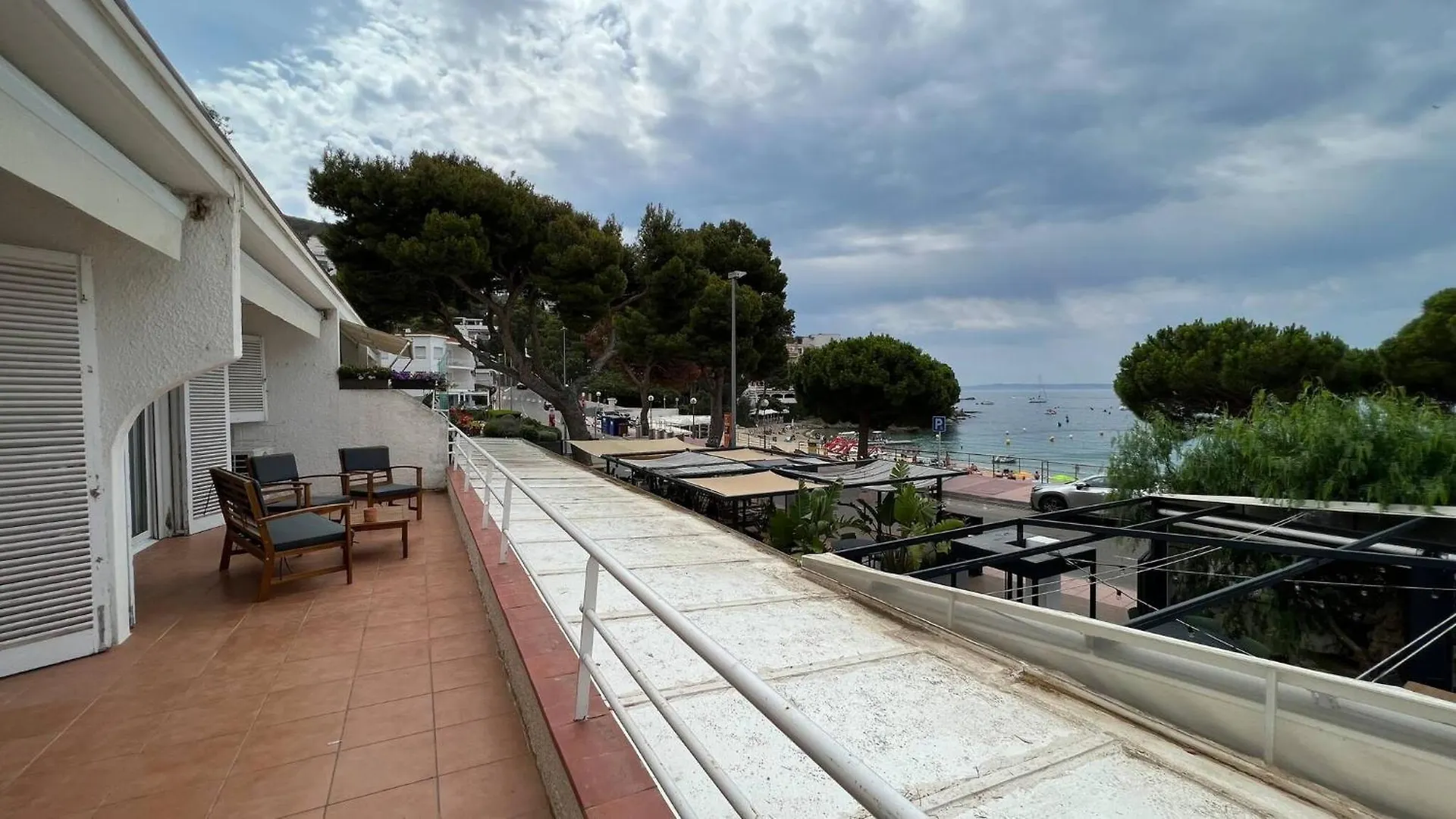 Precioso Apartamento Moderno En Primera Linea Del Mar Roses Spain