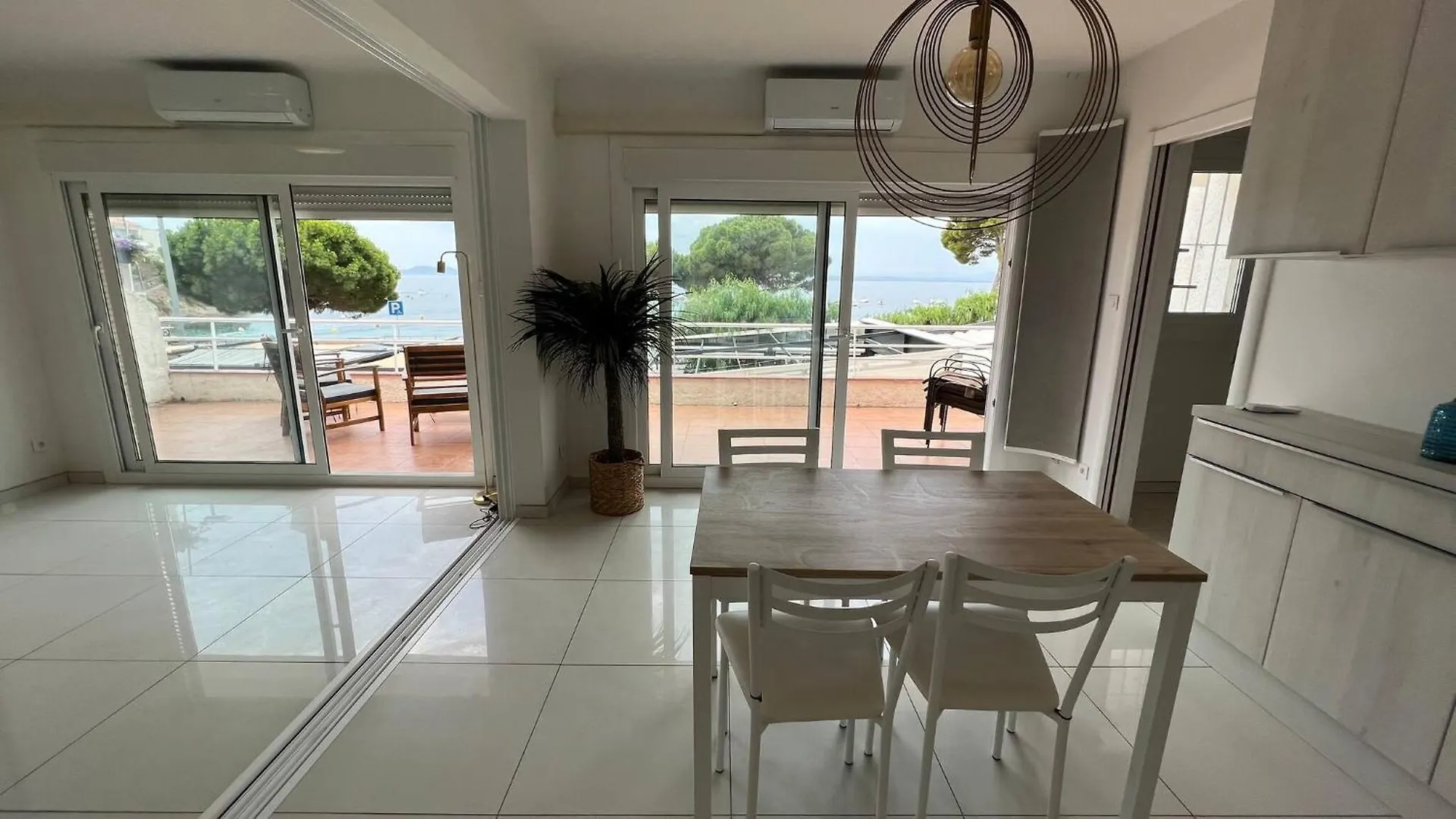 Precioso Apartamento Moderno En Primera Linea Del Mar Roses 0*,  Spain